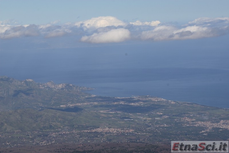 DPP_000193.JPG - Il "solito" panorama etneo: Taormina e il mare a due passi