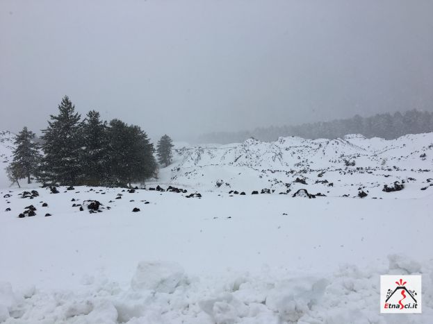 8.3.2017 Etna - Caduti 50 cm di neve. Continua la stagione dello sci sul vulcano