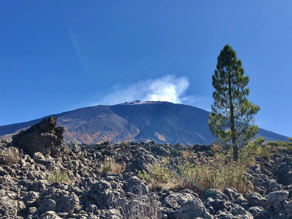 Etna. Ecco perchè non ha più senso nel 2021 parlare ancora di terzo polo sciistico.