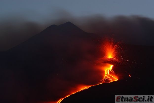 Etna 11 Luglio 2008 - Eruzione da Monte Fontane - Valle del Bove